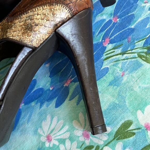 Stuart Weitzman Mixed Leather Tuxedo Lace Up Heels - 8 M (?) - Picture 9 of 16